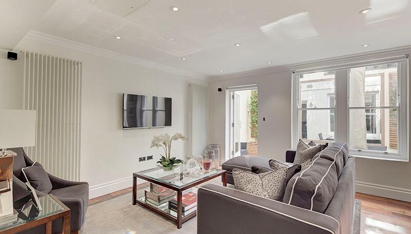 2 bed property in Garden House, Kensington Gardens Square, London